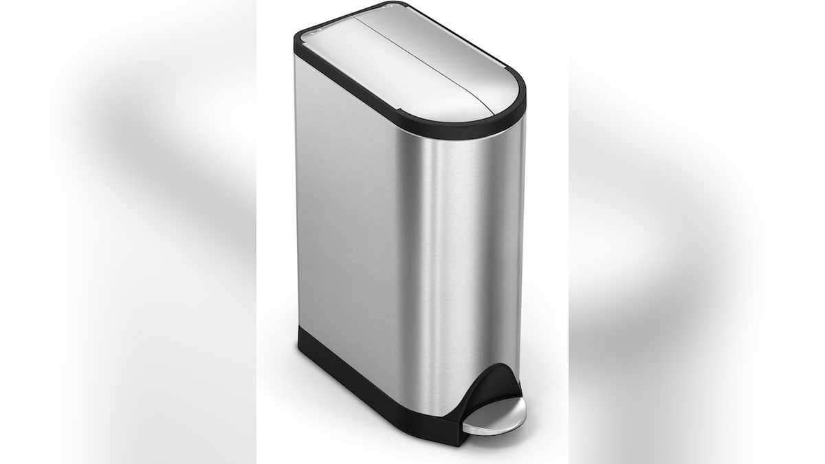 The lid on this step can opens from the center.