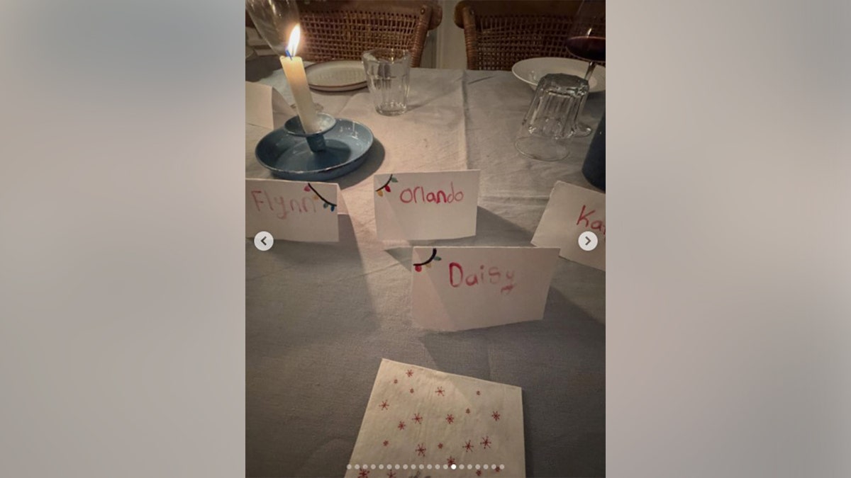 Bloom e seu filho Flynn juntaram-se a Perry e Daisy para um jantar.