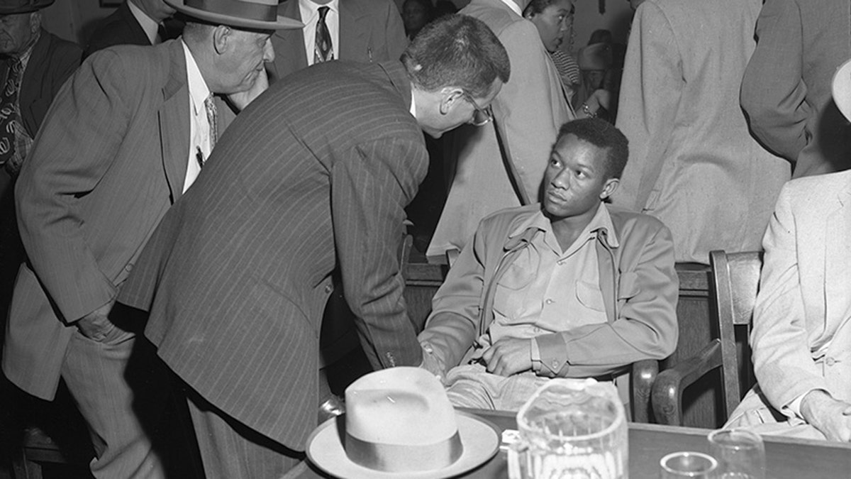 Tommy Lee Walker talks to a antheral   during his trial