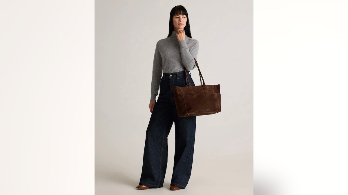 Fit everything you need for the office in this roomy tote bag.