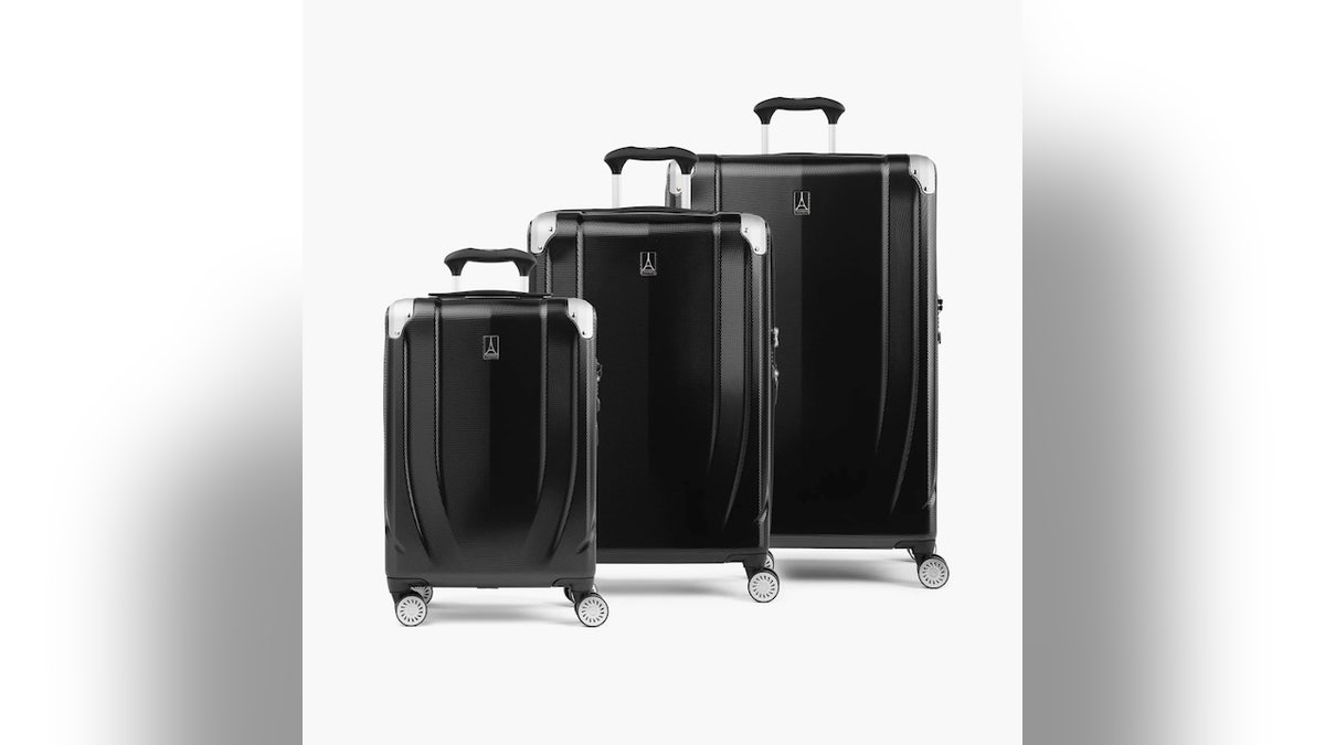 This set comes with three different sized suitcases.
