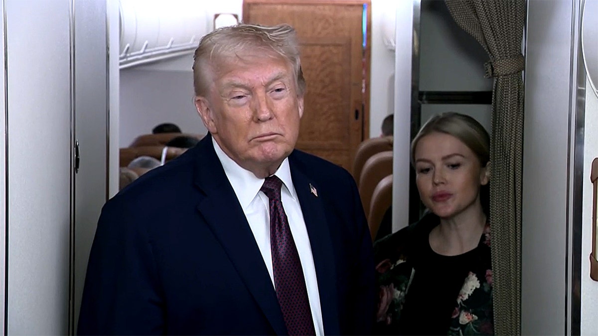 Trump está falando sobre o Força Aérea Um.