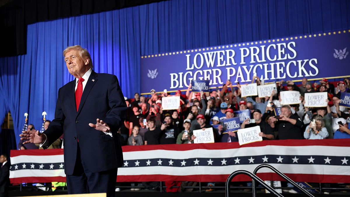 President Trump delivers Iowa campaign speech