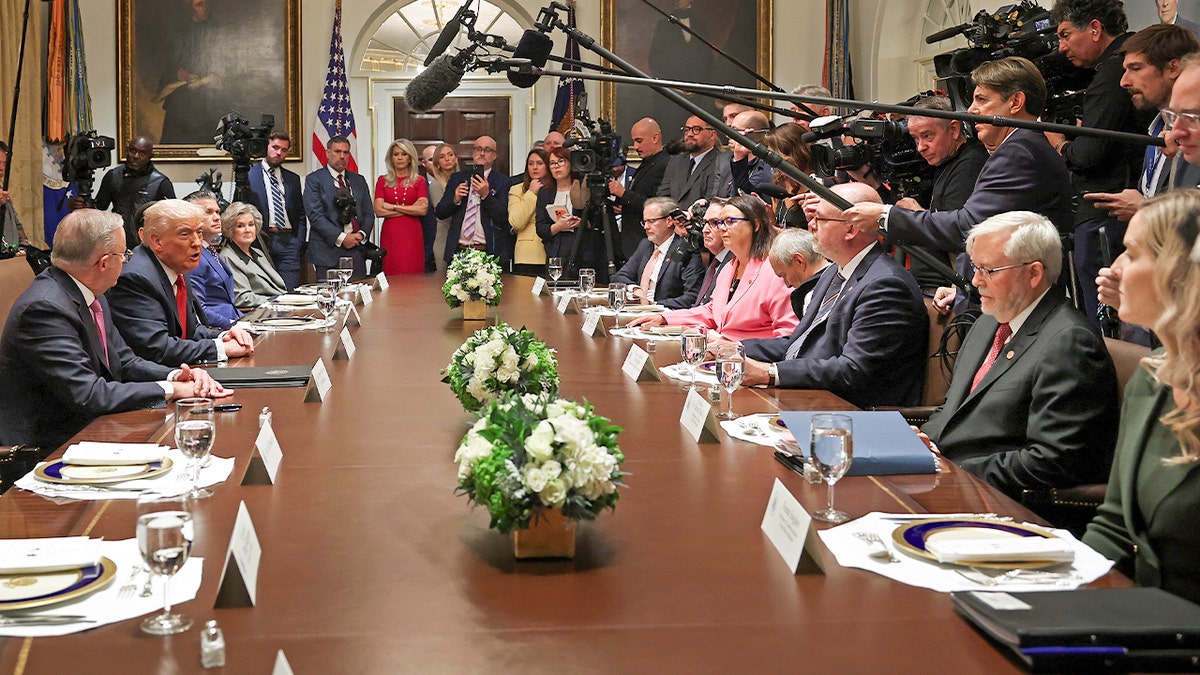 Australian and U.S. officials meet