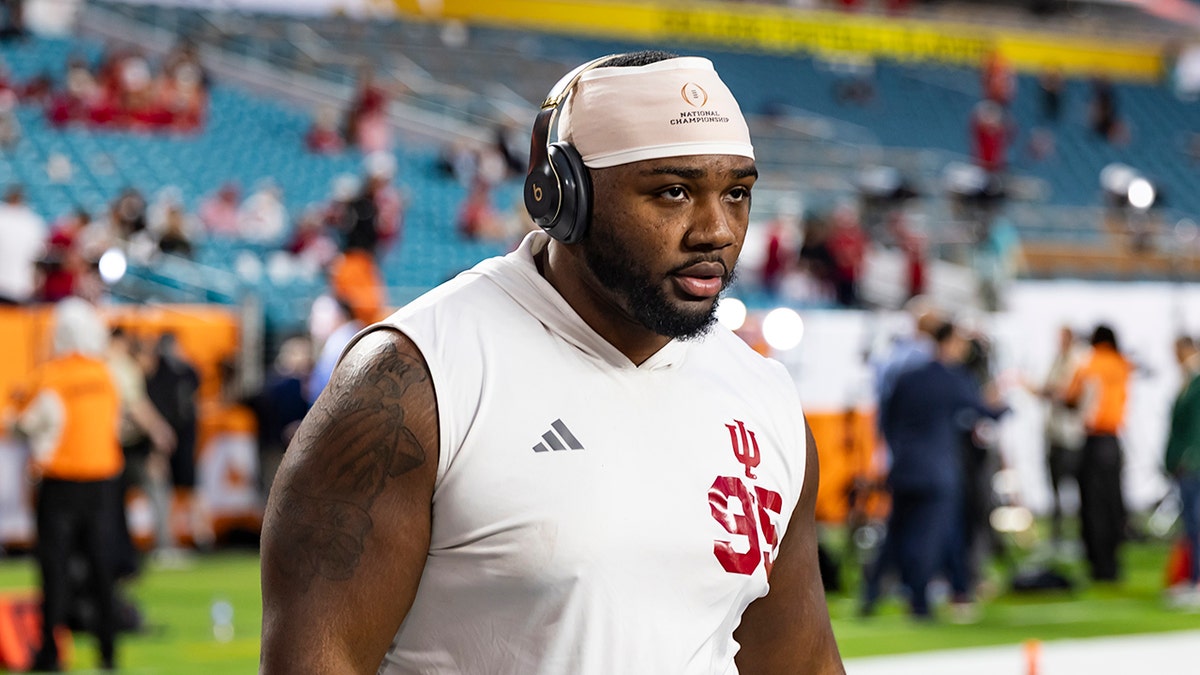 Tyreek Tucker calienta antes del partido