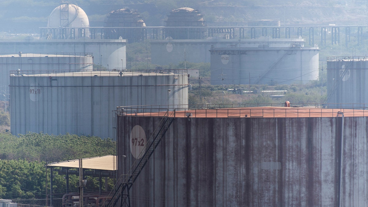 Vista de las instalaciones de la refinería Cruz de Puerto La Cruz , propiedad de la empresa petrolera estatal venezolana PDVSA, mientras la Asamblea Nacional aprobaba esta semana en una votación inicial una reforma presentada por la presidenta interina de Venezuela, Delcy Rodríguez, para reformar la industria petrolera del país miembro de la OPEP mediante la modificación de la histórica ley petrolera del expresidente Hugo Chávez, en Puerto La Cruz, Venezuela, el 23 de enero de 2026.