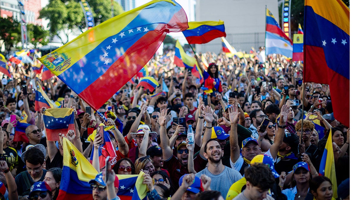 Venezuelans living in Argentina celebrate Maduro's capture.