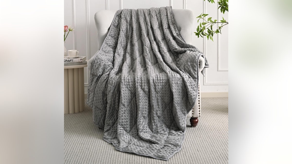 Ease aches and pains gently with a weighted blanket.
