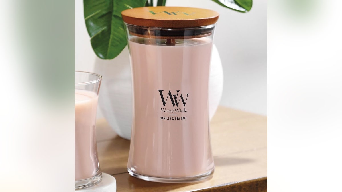 This candle has a soft floral scent and a crackling wood wick.