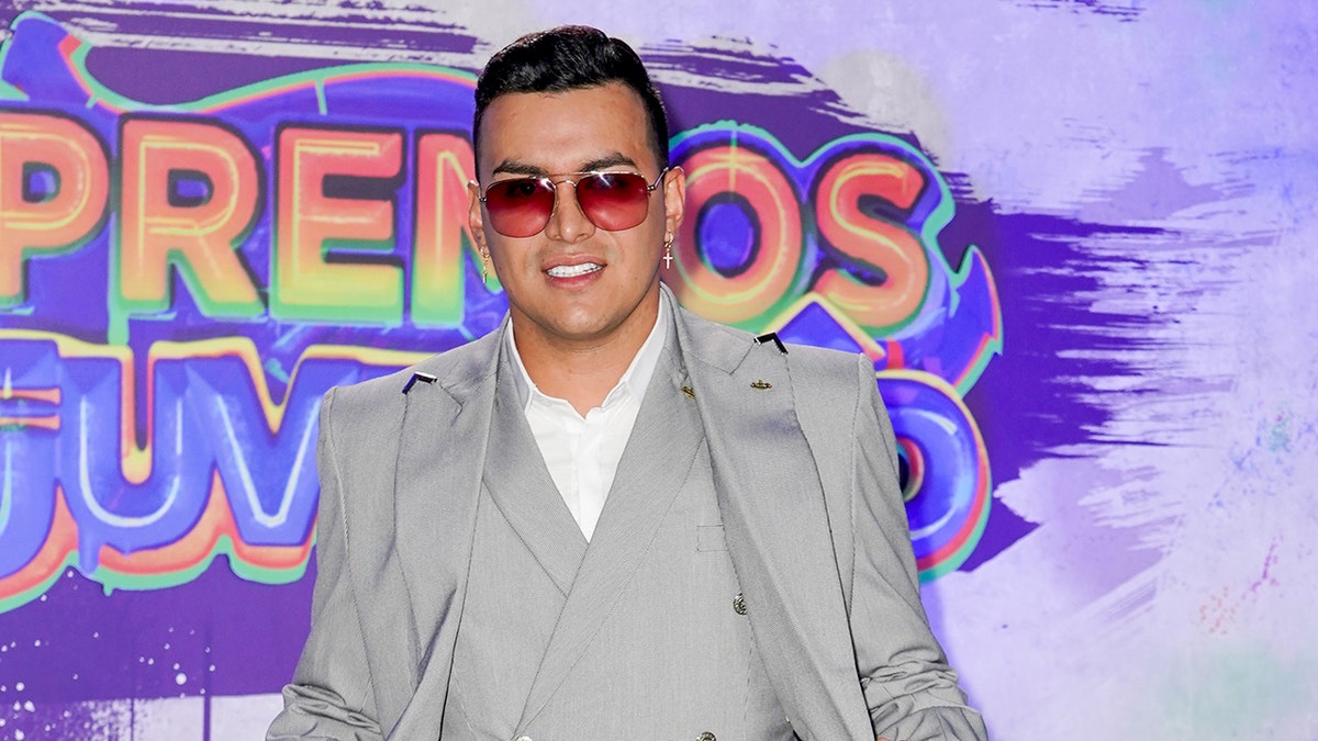 Yeison Jiménez wearing sunglasses.