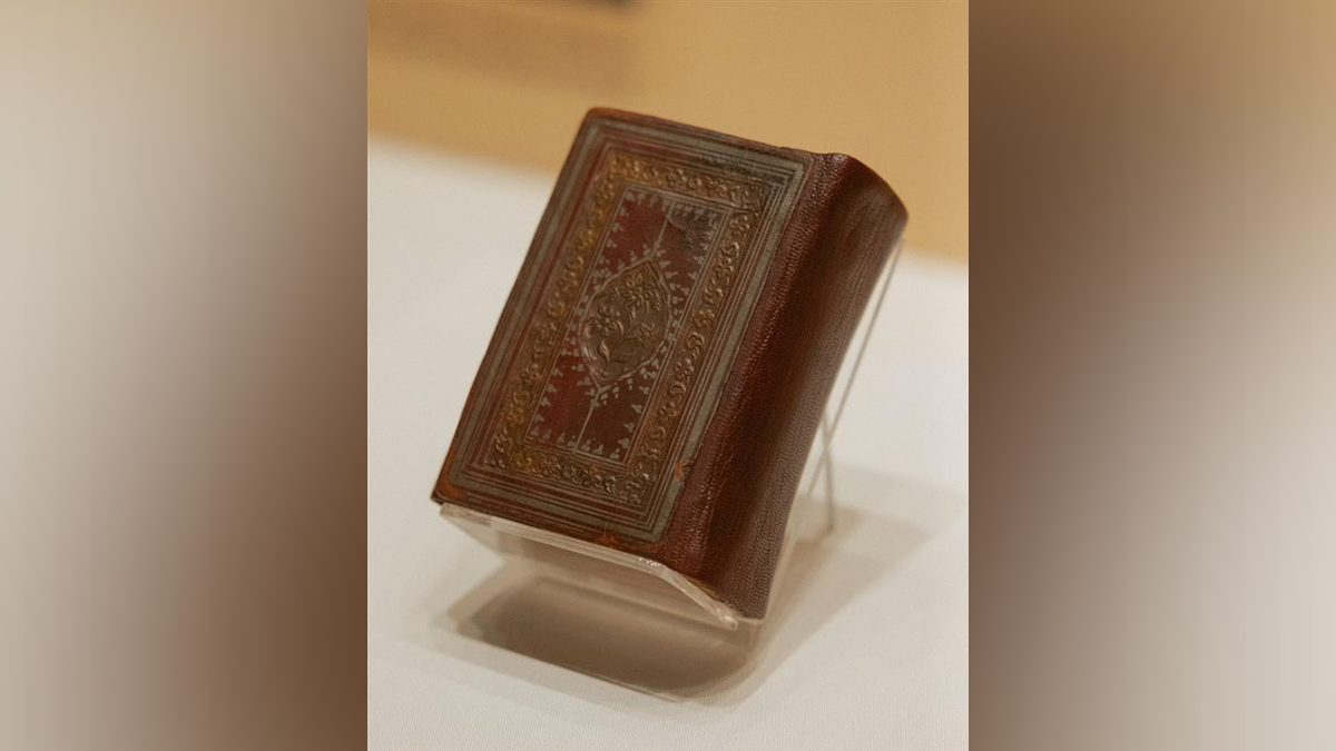 Display of Qur'an used by Zohran Mamdani in swearing-in ceremony
