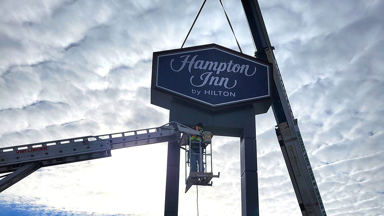Retiran el letrero de «Hampton Inn» de Minnesota que, al parecer 