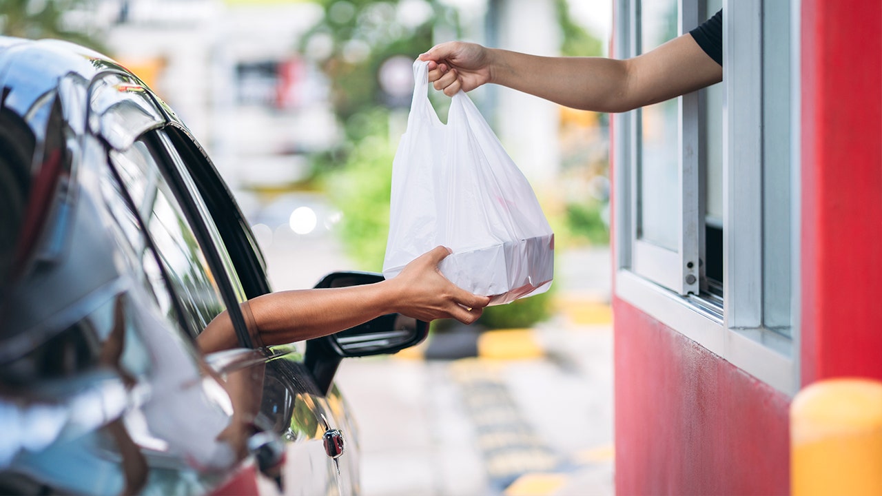 foxnews.com - Andrea Margolis - Customer threatens to kill fast-food workers during heated dispute: 'She wanted her money back
