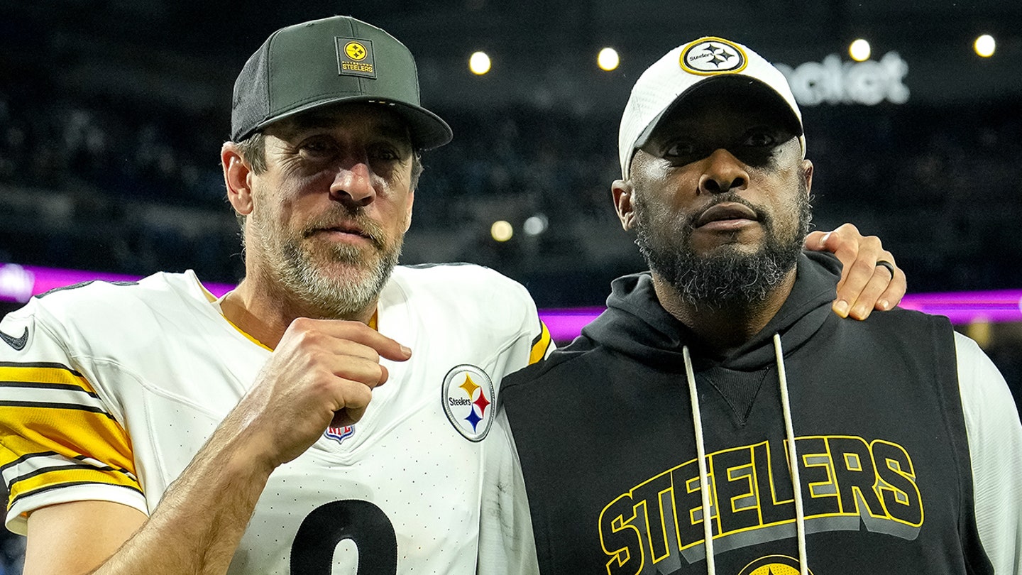 Steelers' Aaron Rodgers walks out of press conference after defending Mike Tomlin from criticism
