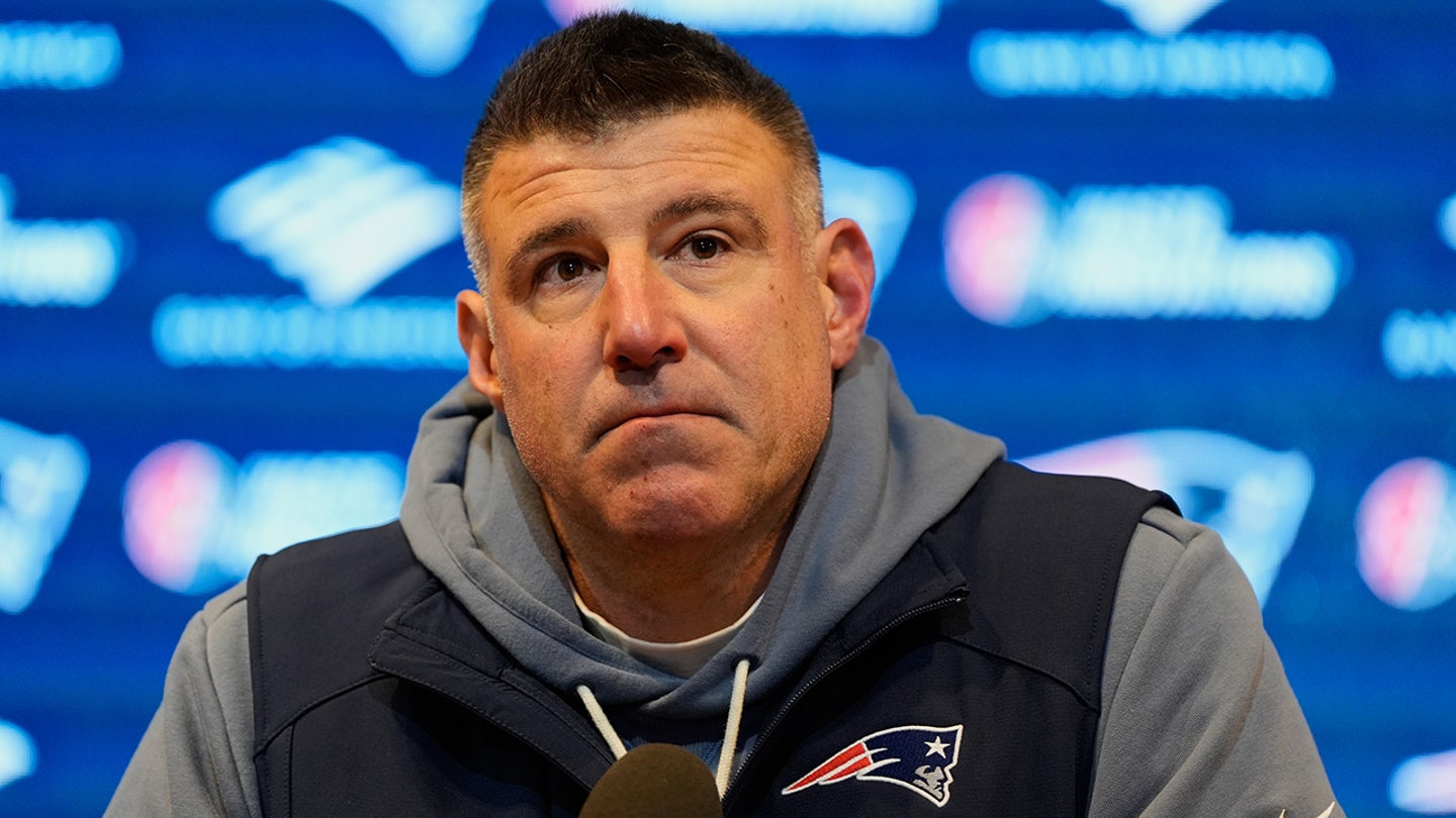 Patriots coach Mike Vrabel bleeds from lip after celebrating with star defensive lineman