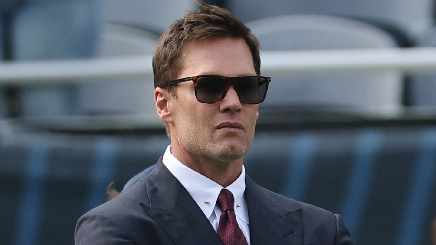 Tom Brady will help lead Raiders head coach search alongside GM, owner Mark Davis says