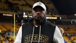 Mike Tomlin walks off