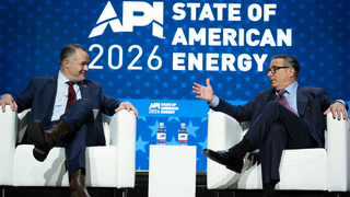 La estrella de «Landman» se sienta a la mesa en la campaña energética de la era Trump, mientras Hollywood el sector petrolero.