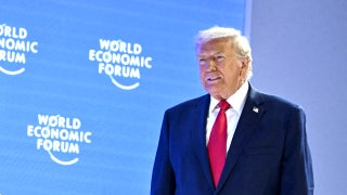 Trump critica duramente Biden desde Davos y advierte a Europa que abandone el viejo manual de estrategias.
