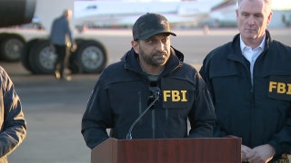 FBI , Kash , celebra la extradición del fugitivo más buscado, Alejandro Rosales Castillo, tras su detención en México.