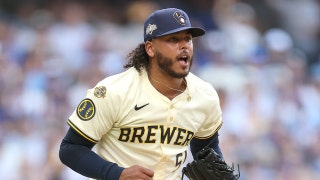 Los Mets fichan al as de los Brewers, Freddy Peralta, en otro acuerdo multimillonario durante la ajetreada temporada baja, según informan los medios.