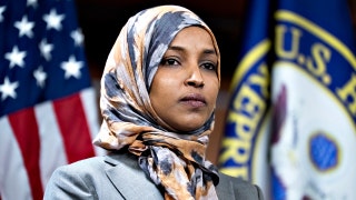 GREGG JARRETT: Ilhan Omar podría enfrentarse a una acusación formal, la pérdida de la nacionalidad y la deportación