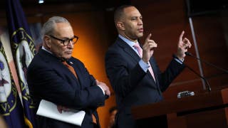 Thune critica a Jeffries y Schumer por «tener miedo de sus propias sombras» mientras se recrudece la lucha DHS .