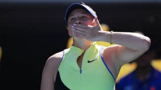 Tennis star Amanda Anisimova dismisses reporter's cynical question about US: 'I don't think that's relevant'