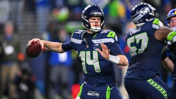 Patrick Mahomes struggles in Seattle against suffocating Seahawks defense - Fox News