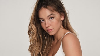 Sydney Sweeney recreates iconic 'Home Alone' scene in new lingerie ad - Fox News
