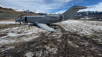 Private jet hurled off Colorado runway during chaotic landing in heavy wind - Fox News