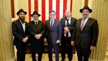 Johnson meets with Muslim man who confronted, disarmed Bondi Beach attacker