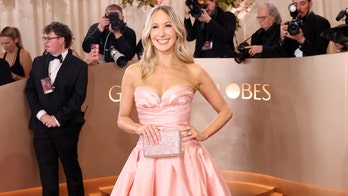 Golden Globes host Nikki Glaser mocks CBS News as 'best place to see BS news'