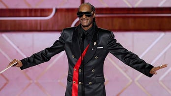 Snoop Dogg proves he's still in Hollywood's good graces despite Trump controversy
