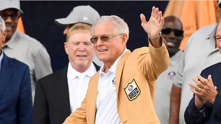 Hall of Fame coach says he feels 'guilty' being in Canton without Bill Belichick