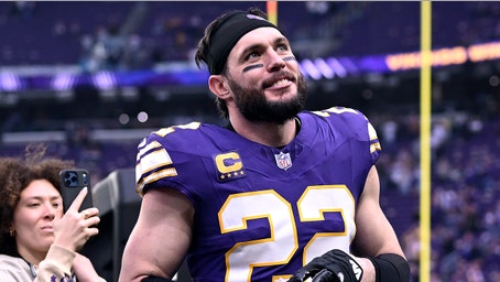 Vikings' Harrison Smith, CJ Ham get emotional in speech to teammate as retirement decisions loom