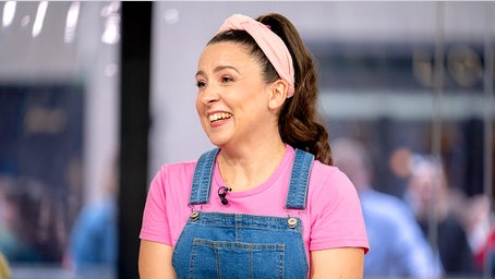 YouTube star Ms. Rachel emotionally apologizes for liking antisemitic comment, says it was an accident