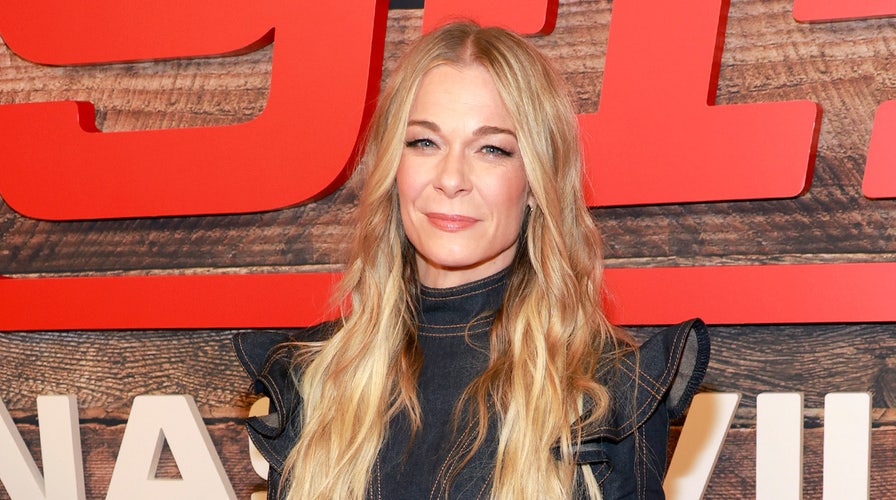 LeAnn Rimes reflects on her first CMA Awards appearance