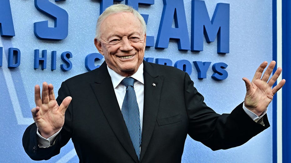 Jerry Jones likens Cowboys defensive coordinator search to Trump's remarks about 'running' Venezuela