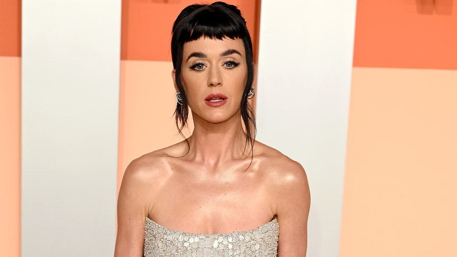 Katy Perry kisses Justin Trudeau in intimate holiday photos featuring ex Orlando Bloom