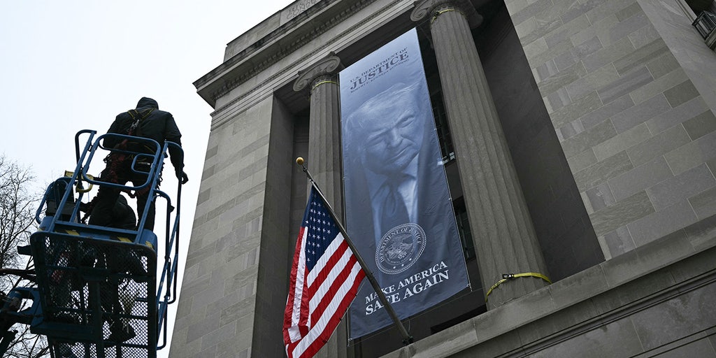 trump-banner-dojhq.jpg