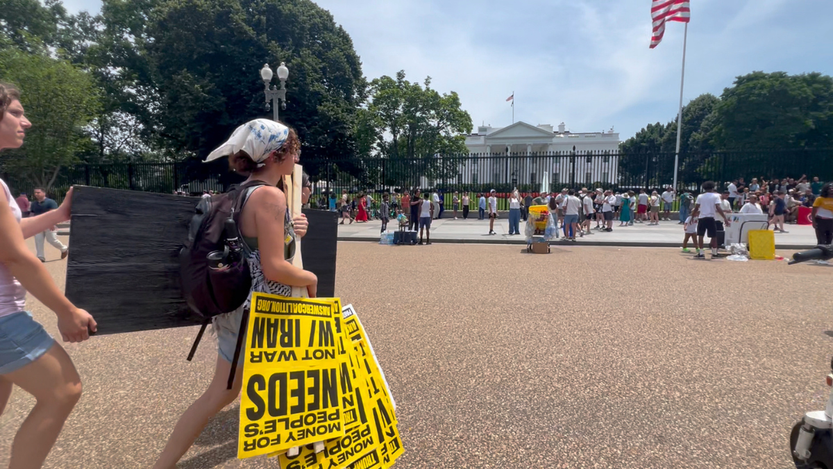 Protestors support the Islamic Republic of Iran in front of the White House.