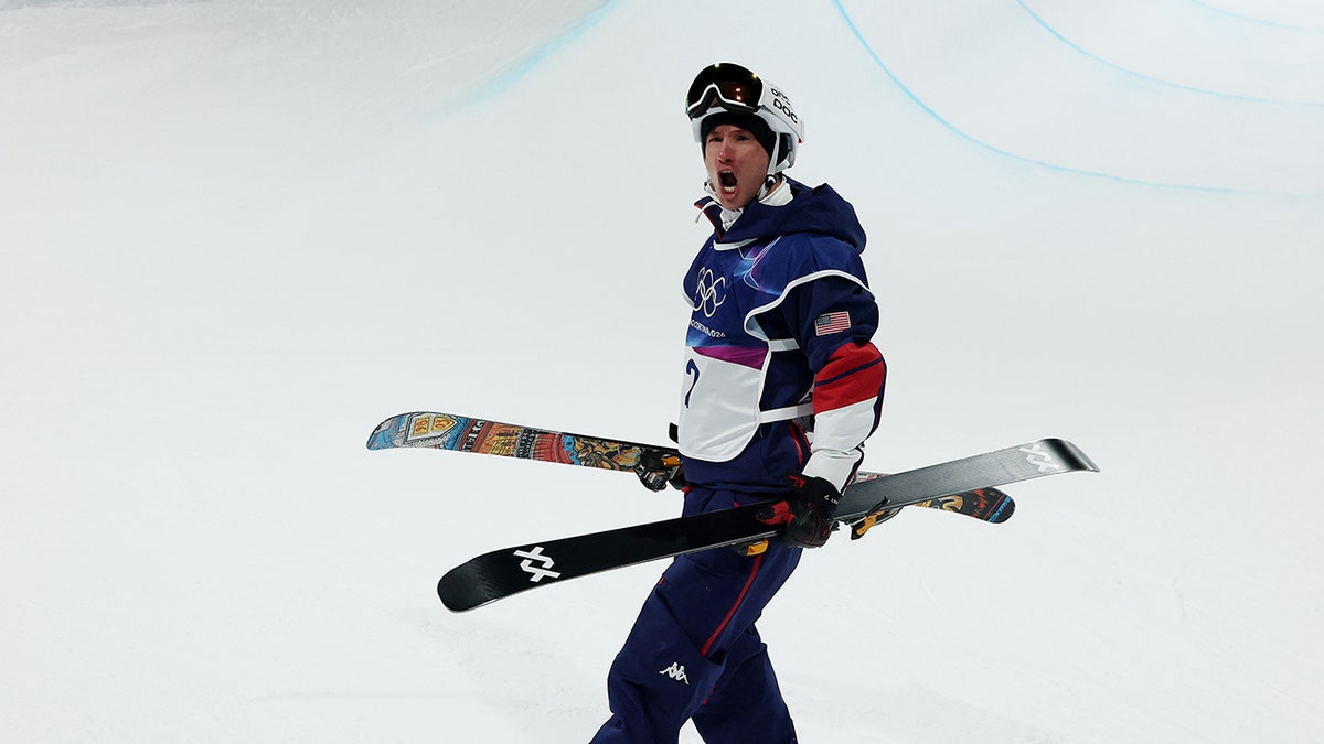 Alex Ferreira reacts