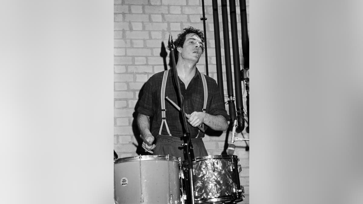 Andrew Ranken performing in 1985