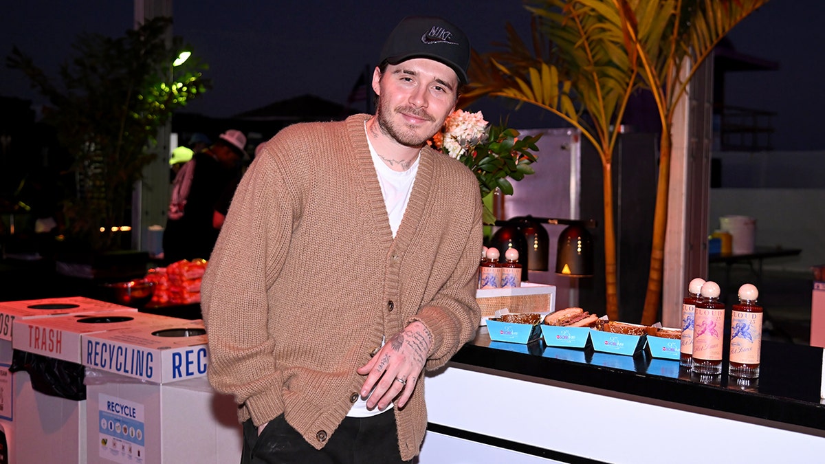 Brooklyn Peltz Beckham é fotografado no 2026 South Beach Wine & Food Festival.