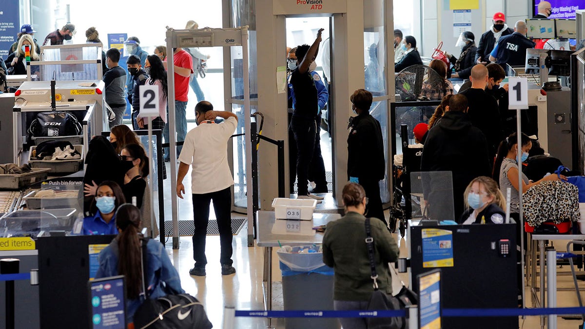 Bala encontrada na cabine superior do aeroporto de Newark