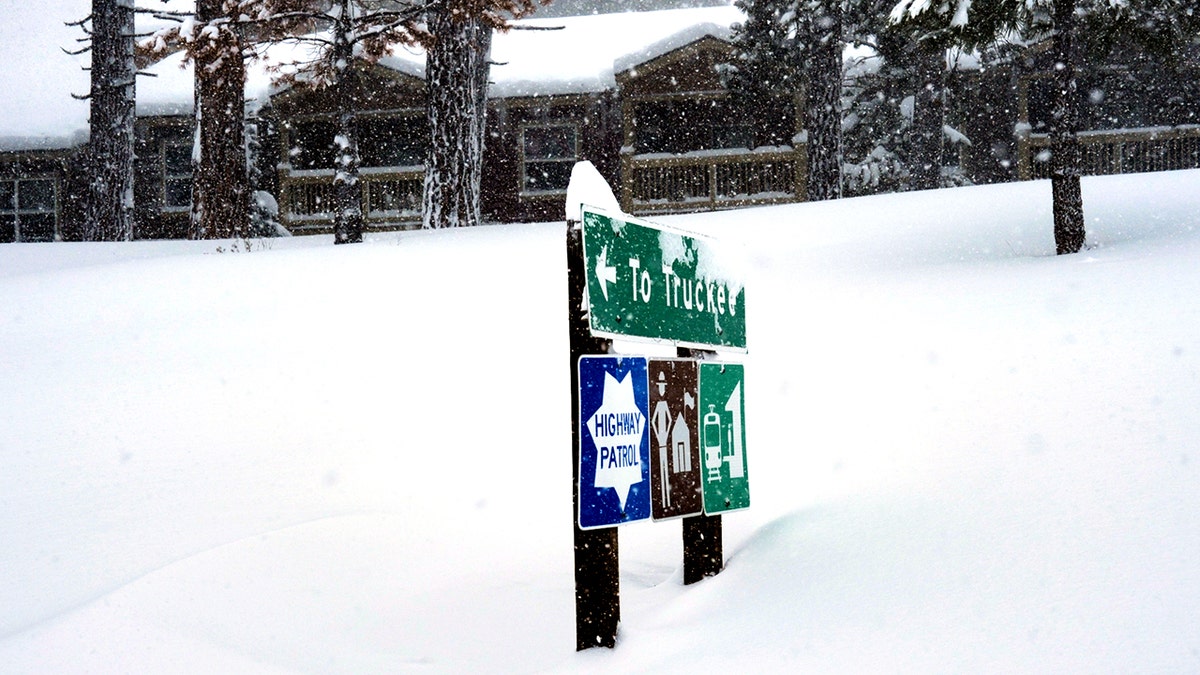 firmare per Truckee coperto di neve