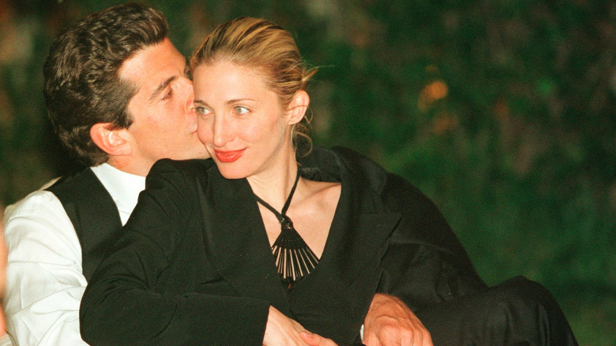 Carolyn Bessette e JFK Jr