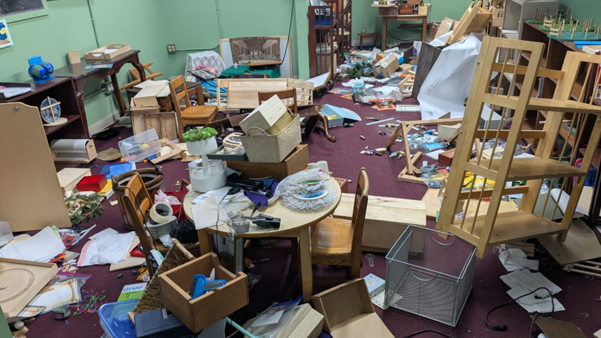 Uma escola católica da Califórnia foi vandalizada.
