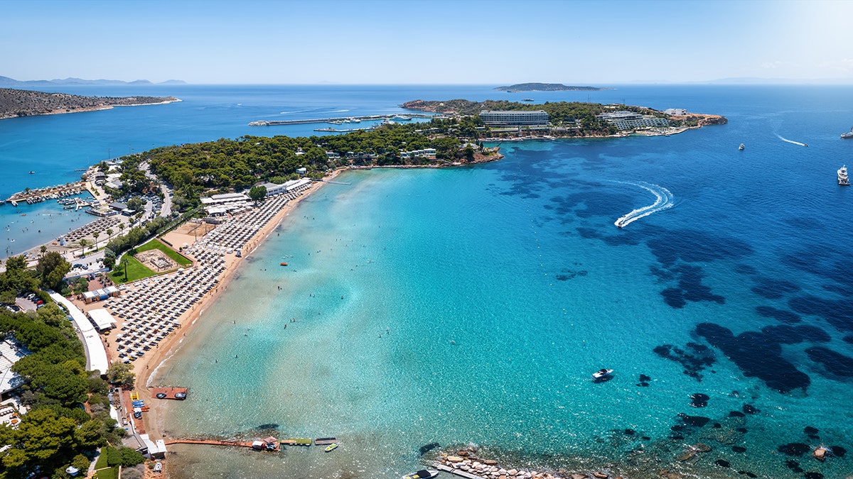 "Sebbene gli esperti abbiano lavorato diligentemente, abbiamo bisogno di ulteriori valutazioni e riparazioni," ha detto la compagnia in una lettera ai passeggeri.